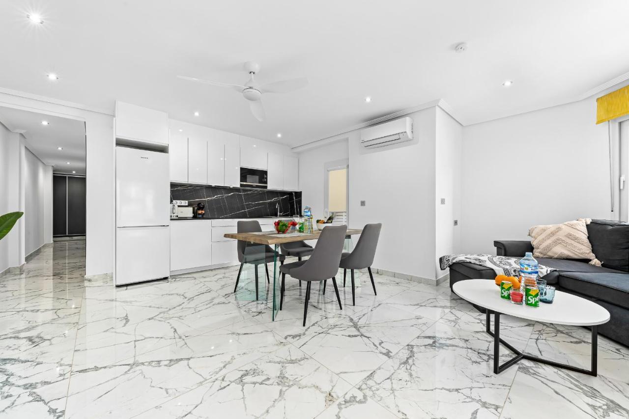 Apolo Beach Front - Sea View Luxury Apartment Torrevieja Dış mekan fotoğraf