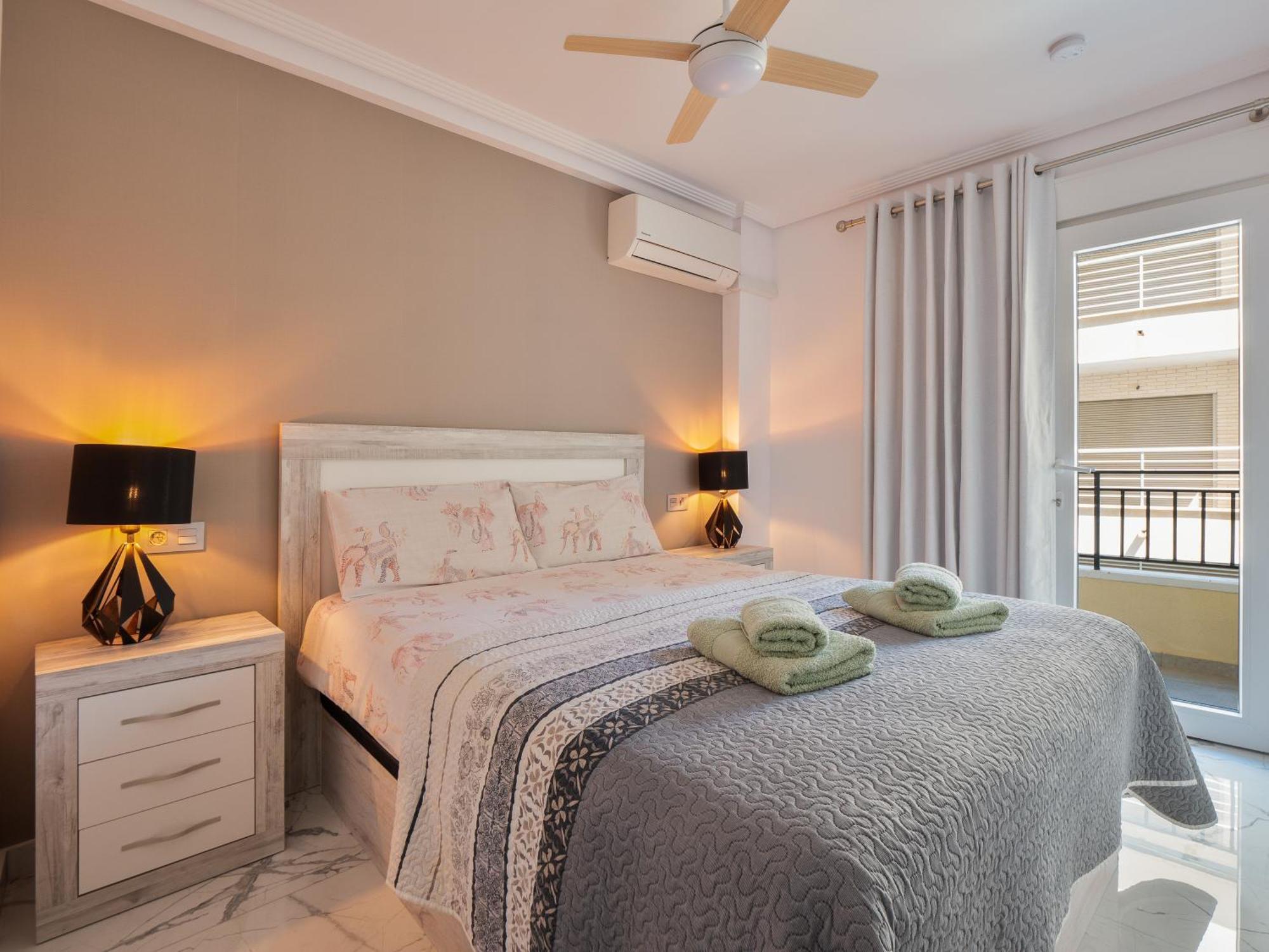 Apolo Beach Front - Sea View Luxury Apartment Torrevieja Dış mekan fotoğraf